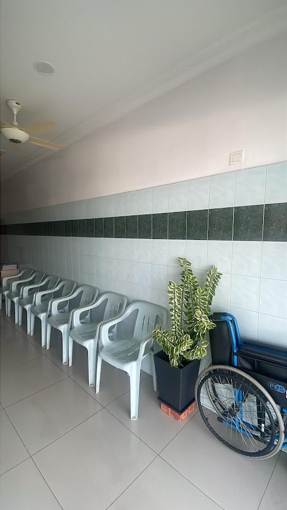 Klinik DSH Perak clinic reception and consultation room, Sungai Siput